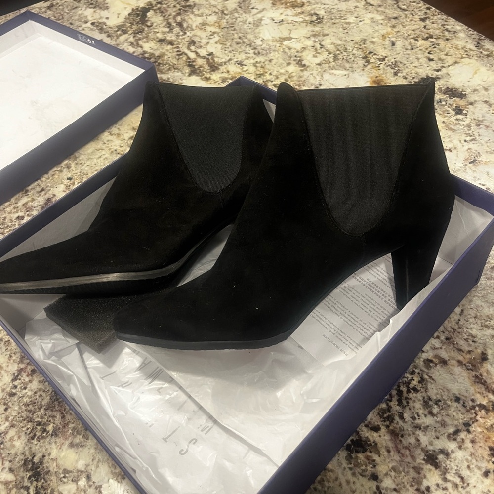 Stuart Weitzman Scooped Black Suede M9.0